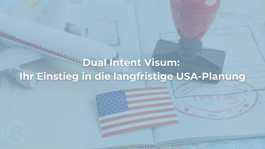 Reisepass mit US-Flagge und Visumstempel