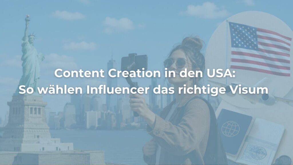 Influencer vor Freiheitsstatue mit US-Flagge und Smartphone