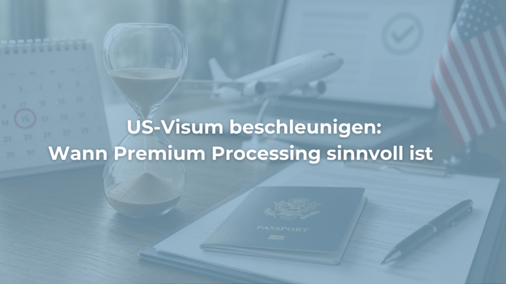 US-Pass, Sanduhr und Flugzeug zur Visumbeschleunigung